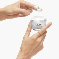 Olay Collagen Peptide 24 Day Cream (50 g) with Collagen Peptides and Vitamin B3, Women's Face Cream, Strong, Moisturising for Radiant Skin, Perfume Free