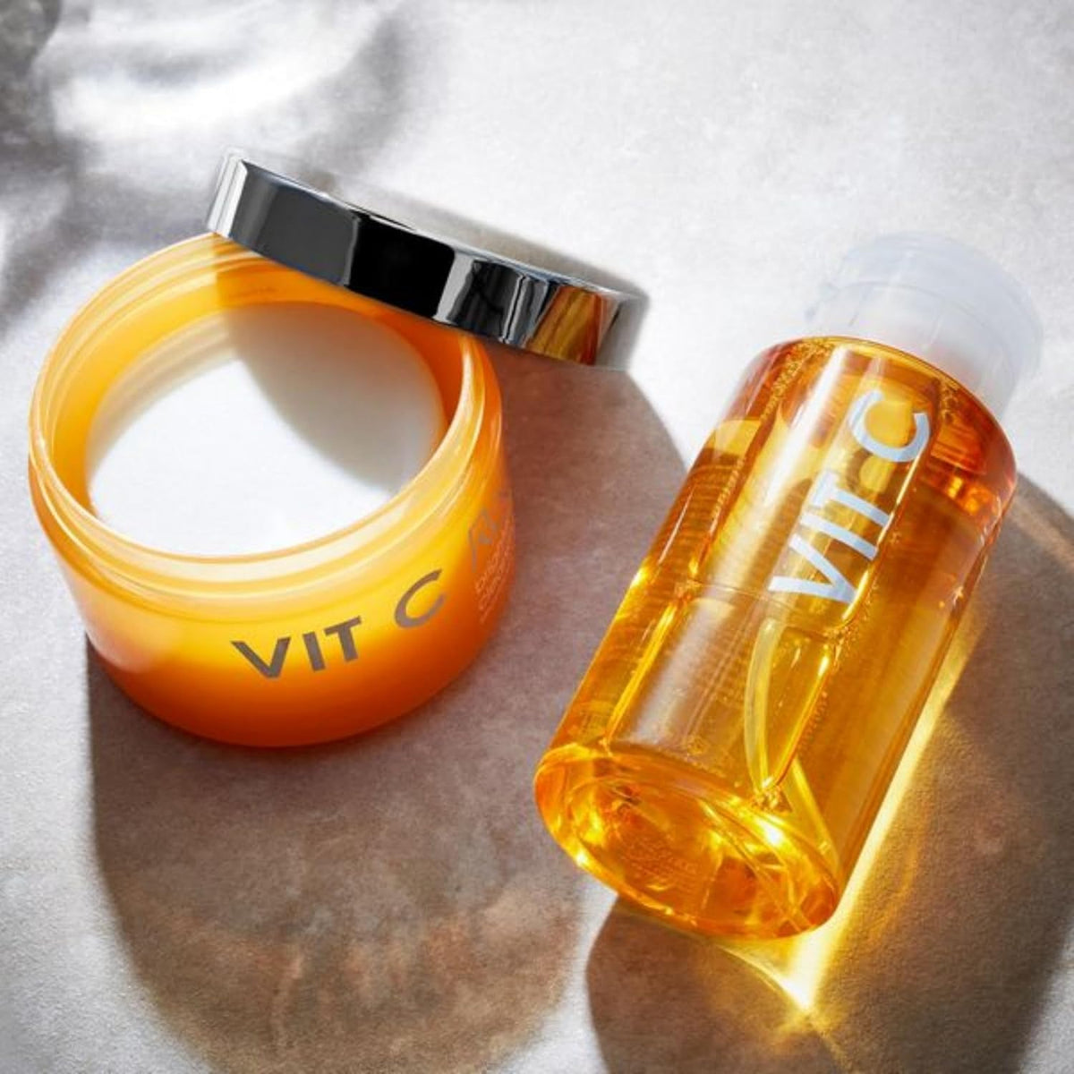Rodial Vit C Brightening Cleansing Pads - Toning and Purifying Pads, Resurfacing Pads for Day and Night, Vitamin C to Illuminate, AHA Acids to Exfoliate and Salicylic Acid to Tighten Pores