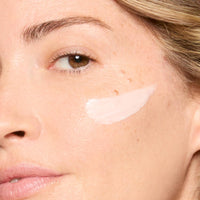Honest Beauty The Daily Calm Lightweight Moisturizer for Sensitive Skin | Hyaluronic Acid + Calming Phyto-Blend | EWG Verified, Vegan + Cruelty Free | 1.7 fl oz