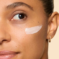 Honest Beauty Everyday Radiance Vitamin C Moisturizer | Improves Skin Tone | Vitamin C, Niacinamide, Pearl | EWG Verified, Vegan + Cruelty Free | 1.7 fl oz